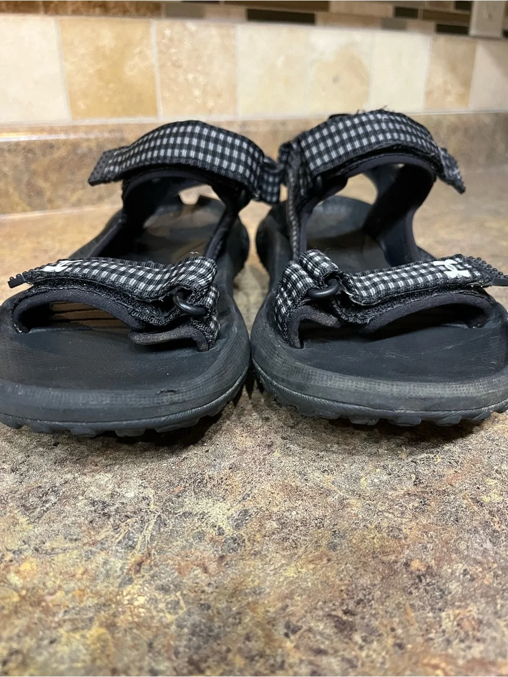 Under Armour Fat Tire Hiking Sandals Black Mens 8 Michelin Sole Outdoor Vacation